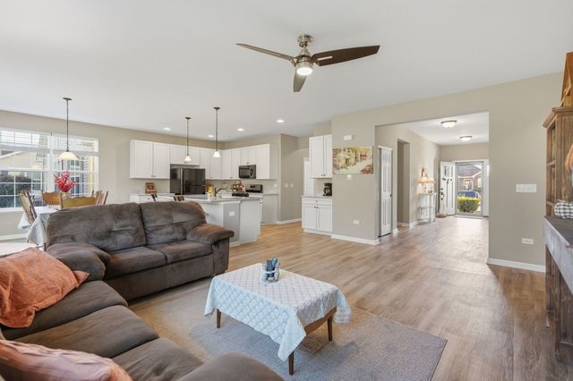 2260 Indigo Drive, Algonquin, IL 60102