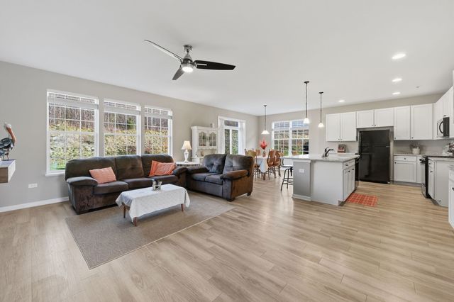 2260 Indigo Drive, Algonquin, IL 60102