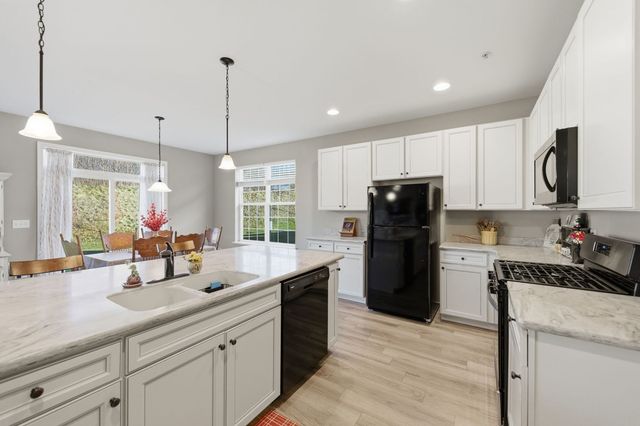 2260 Indigo Drive, Algonquin, IL 60102