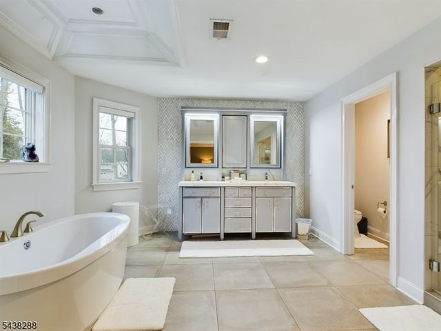 301 Garrett Rd, Mountainside Boro, NJ 07092