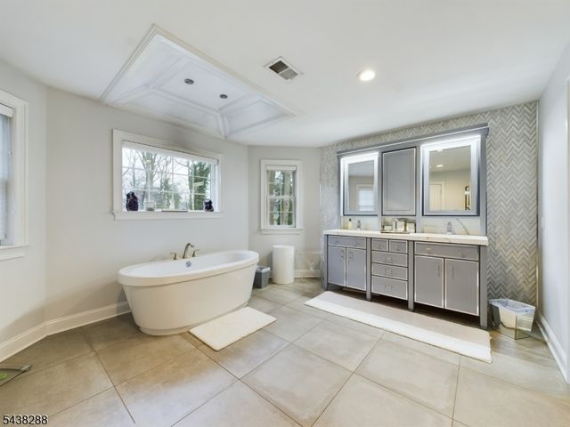 301 Garrett Rd, Mountainside Boro, NJ 07092