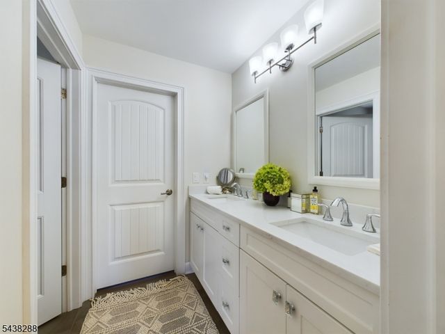301 Garrett Rd, Mountainside Boro, NJ 07092