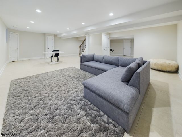 301 Garrett Rd, Mountainside Boro, NJ 07092