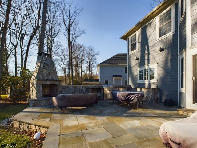 301 Garrett Rd, Mountainside Boro, NJ 07092