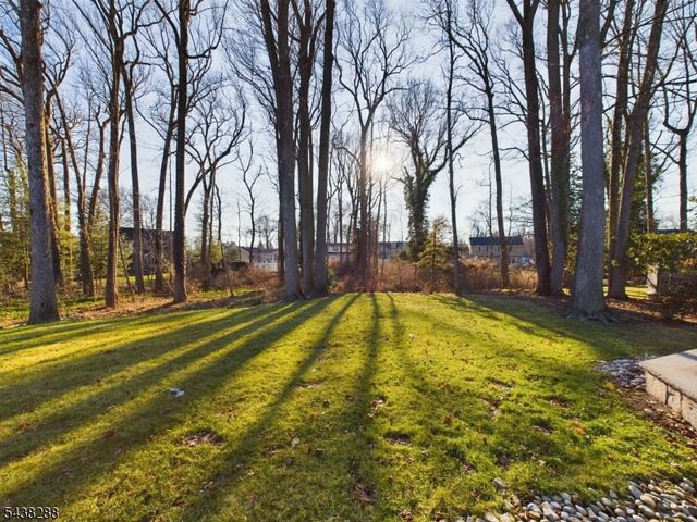 301 Garrett Rd, Mountainside Boro, NJ 07092