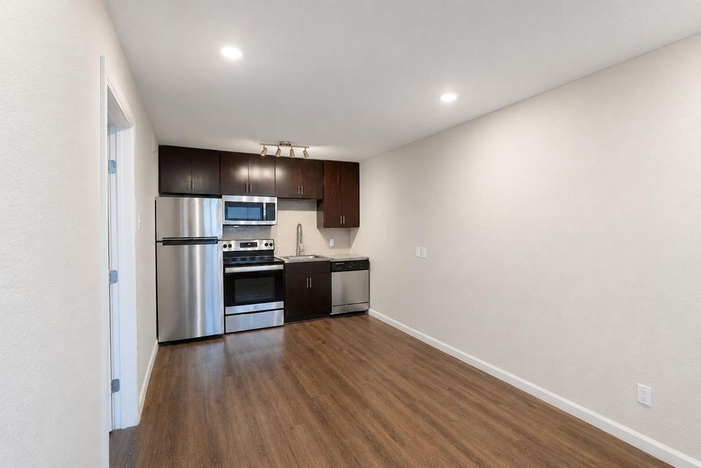 8214 N Interstate 35 SVRD SB Highway, Austin, TX 78753