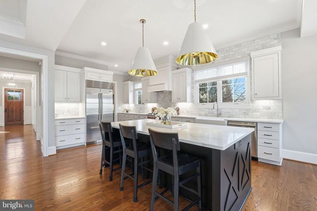 1723 N BARTON ST, Arlington, VA 22201