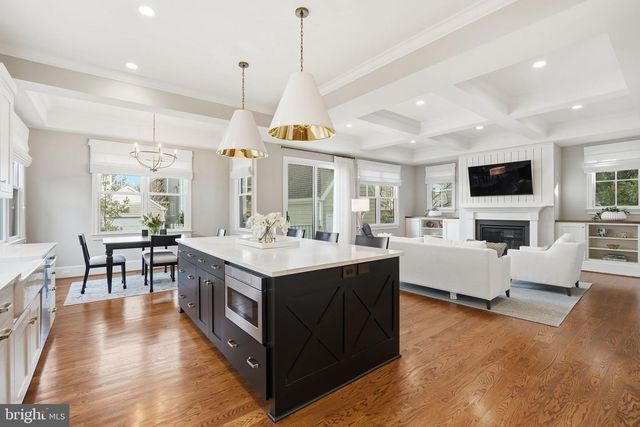 1723 N BARTON ST, Arlington, VA 22201