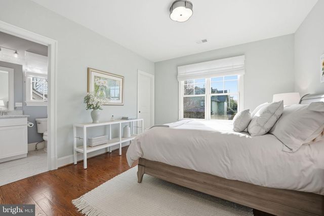 1723 N BARTON ST, Arlington, VA 22201