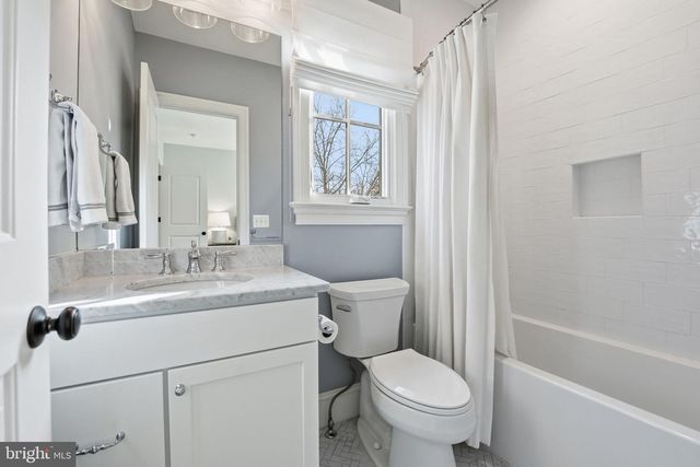 1723 N BARTON ST, Arlington, VA 22201