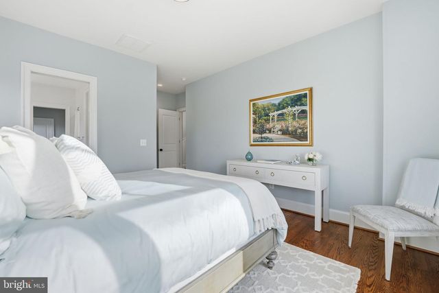 1723 N BARTON ST, Arlington, VA 22201