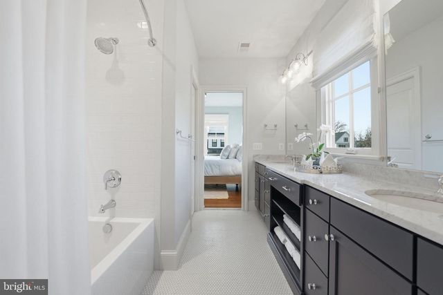 1723 N BARTON ST, Arlington, VA 22201