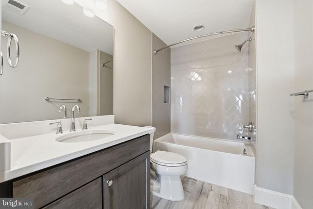 1723 N BARTON ST, Arlington, VA 22201