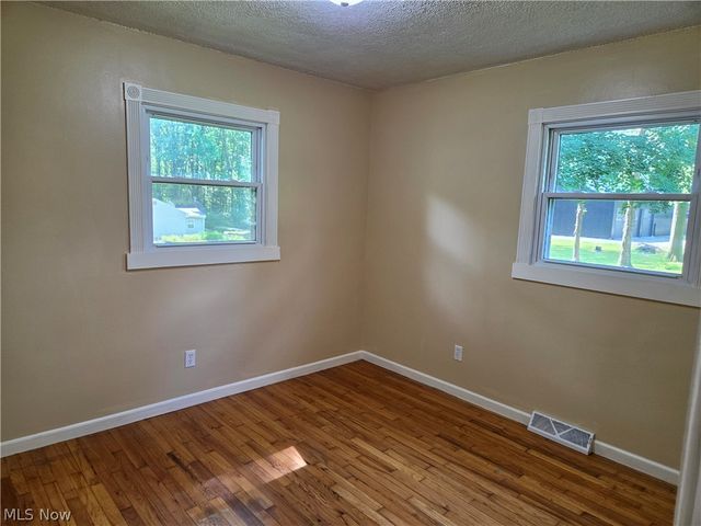 10024 Cummins Lane, Deerfield, OH 44411