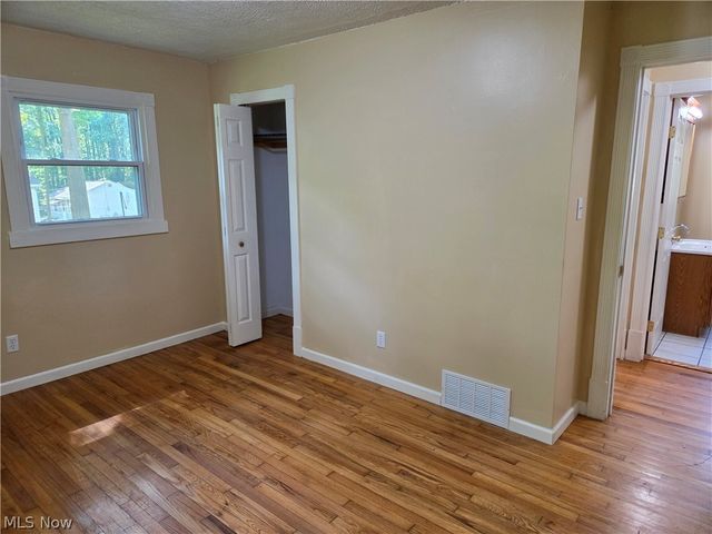 10024 Cummins Lane, Deerfield, OH 44411