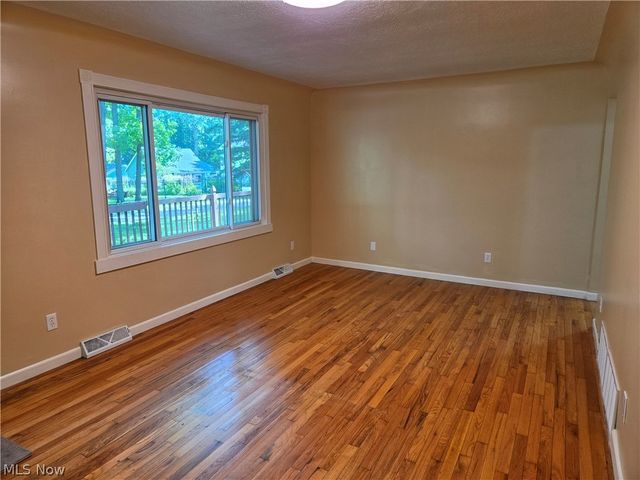 10024 Cummins Lane, Deerfield, OH 44411