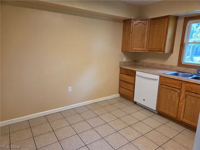10024 Cummins Lane, Deerfield, OH 44411