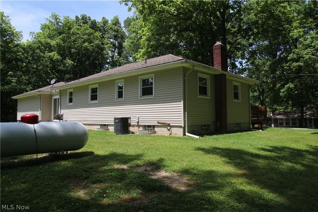10024 Cummins Lane, Deerfield, OH 44411