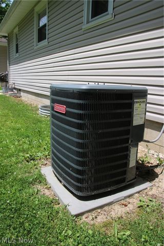 10024 Cummins Lane, Deerfield, OH 44411