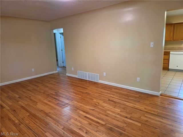10024 Cummins Lane, Deerfield, OH 44411