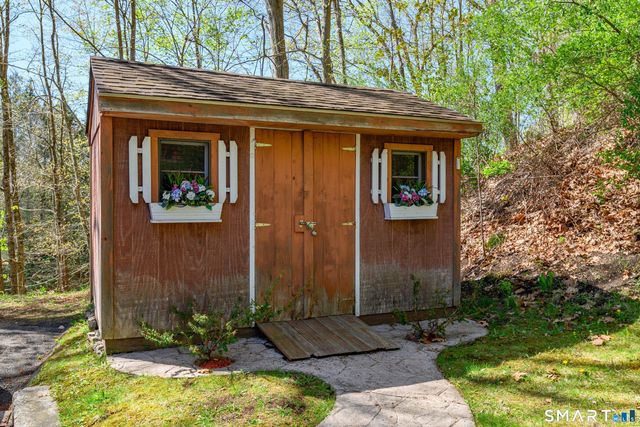 15 Hilldale Drive, Southbury, CT 06488