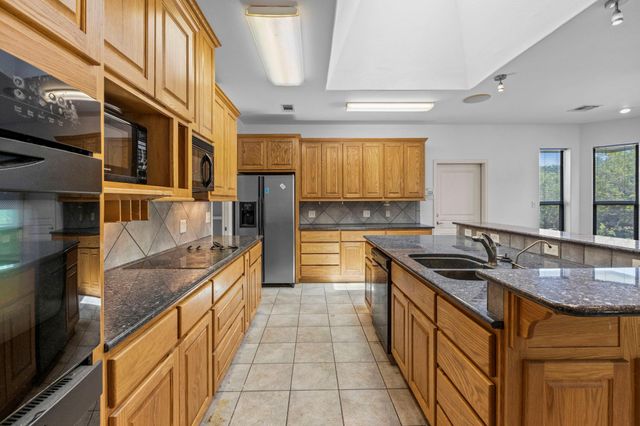 313 Lagoon LOOP, Horseshoe Bay, TX 78657