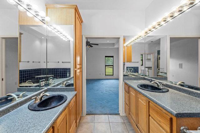 313 Lagoon LOOP, Horseshoe Bay, TX 78657