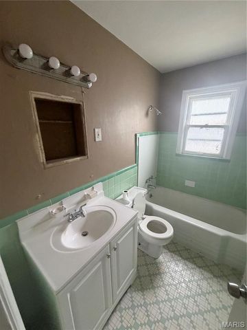 2049 Coleridge Drive, St Louis, MO 63136