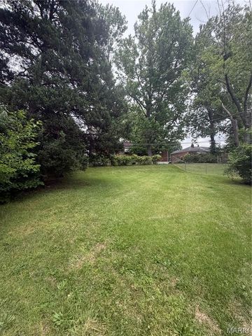 2049 Coleridge Drive, St Louis, MO 63136