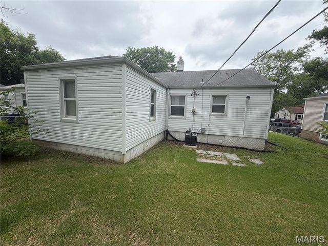 2049 Coleridge Drive, St Louis, MO 63136