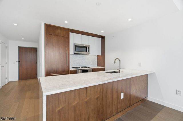 75 Park Ln 3305, Jersey City, NJ 07310