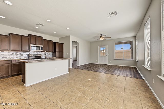 10201 W FLORENCE Avenue, Tolleson, AZ 85353