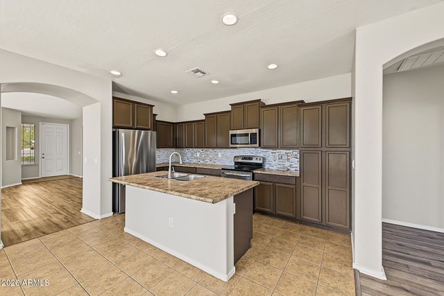 10201 W FLORENCE Avenue, Tolleson, AZ 85353