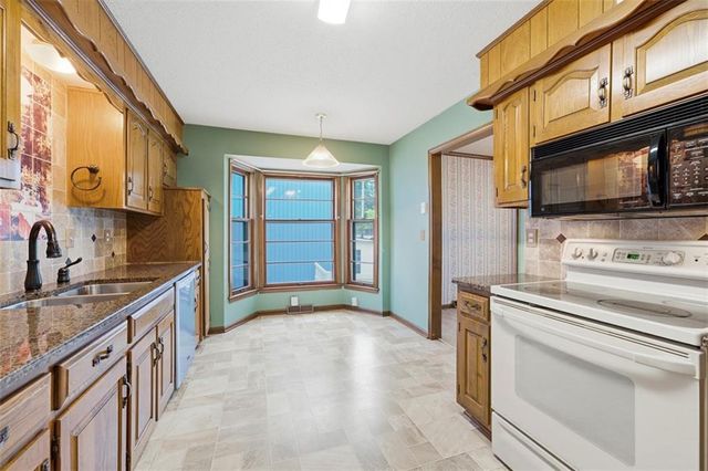 105 SE Colony Drive, Lee's Summit, MO 64063