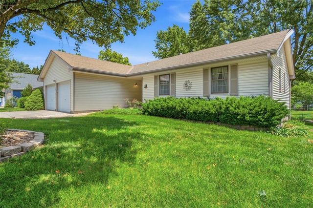 105 SE Colony Drive, Lee's Summit, MO 64063