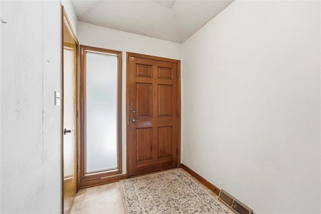 105 SE Colony Drive, Lee's Summit, MO 64063