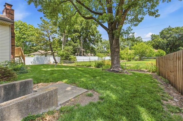 105 SE Colony Drive, Lee's Summit, MO 64063