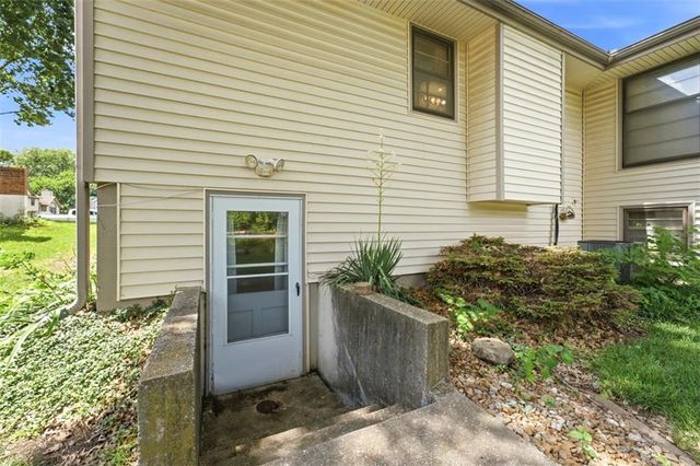 105 SE Colony Drive, Lee's Summit, MO 64063