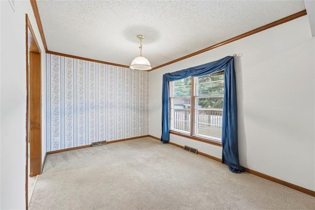 105 SE Colony Drive, Lee's Summit, MO 64063