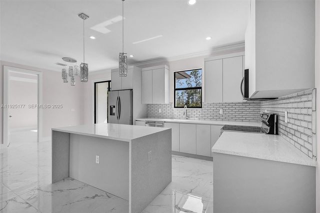 4245 60th AVE NE, Naples, FL 34120