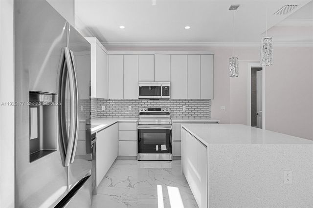 4245 60th AVE NE, Naples, FL 34120