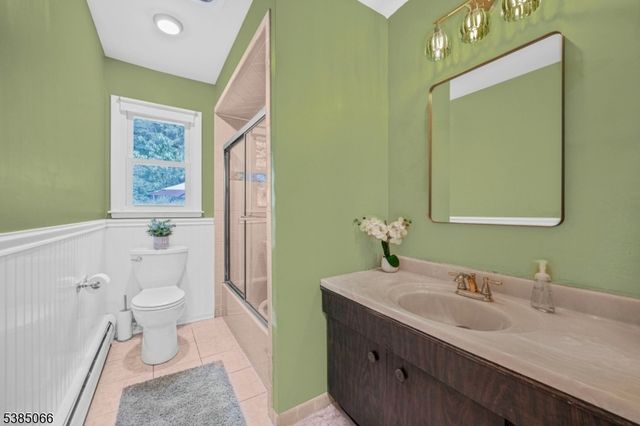 18 Juniper Ter, Ringwood Boro, NJ 07456