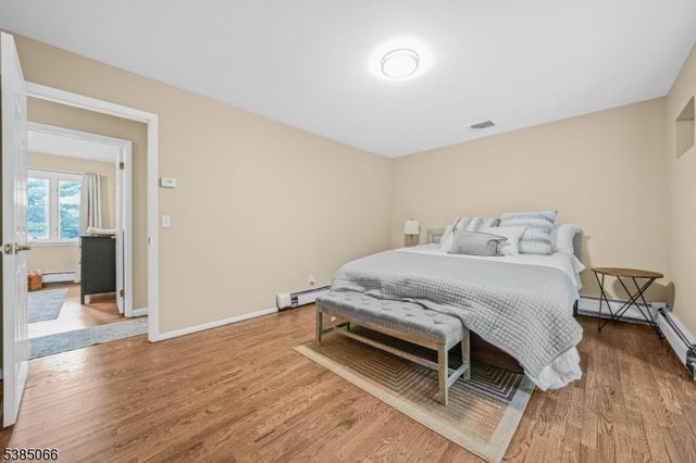 18 Juniper Ter, Ringwood Boro, NJ 07456