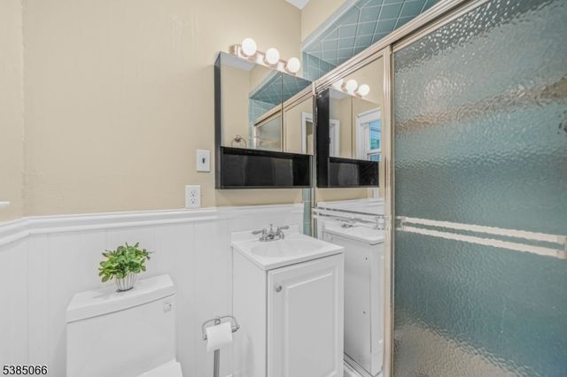 18 Juniper Ter, Ringwood Boro, NJ 07456