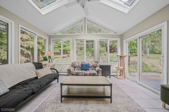 18 Juniper Ter, Ringwood Boro, NJ 07456