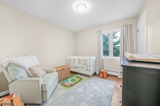 18 Juniper Ter, Ringwood Boro, NJ 07456