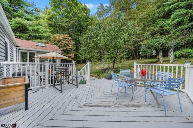 18 Juniper Ter, Ringwood Boro, NJ 07456