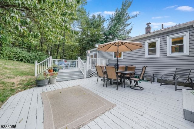 18 Juniper Ter, Ringwood Boro, NJ 07456