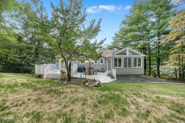 18 Juniper Ter, Ringwood Boro, NJ 07456