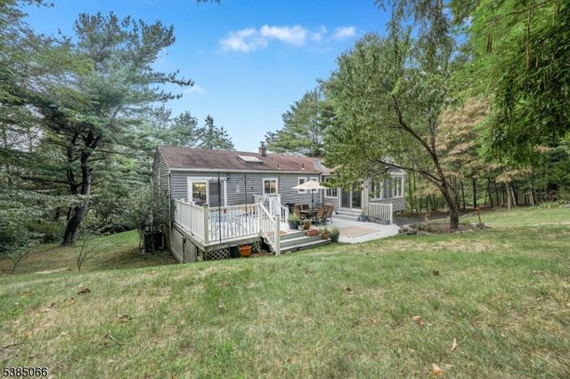 18 Juniper Ter, Ringwood Boro, NJ 07456